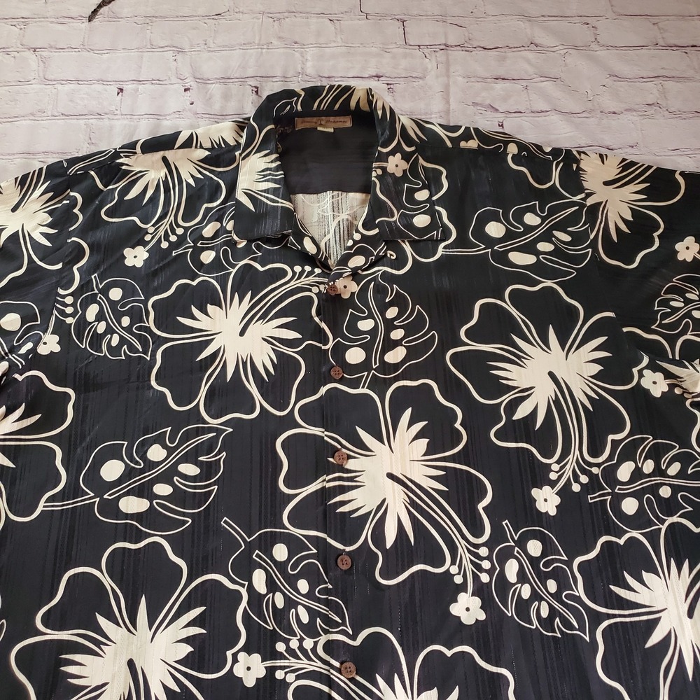 Tommy Bahama 100% Silk Floral Black Shirt Hawaiian Summer Beachy Vacation Travel - Picture 2 of 6